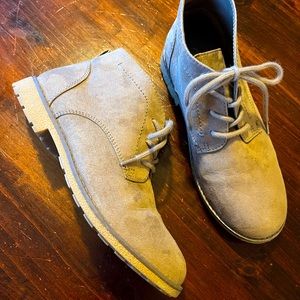 Cat & Jack booties size 5